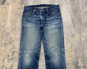 Jeans Levi's 502 vintage, desgastados, de mezclilla azul desteñida, marca japonesa, rotos, estilo streetwear de los 90, archivo de moda LVC, talla W33, L28.5