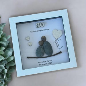 Aniversario de bodas de perla, regalo para el 30.º aniversario de bodas, obra de arte con guijarros para aniversario de bodas, marco de guijarros personalizado