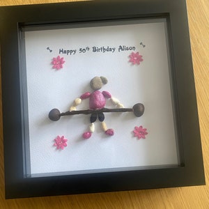 Personalisierte weibliche Gewichtheben Kieselstein Bild, einzigartiges Geschenk für Fitness-Studio-Liebhaber, weibliches Kreuzheben Kieselbild, Geburtstagsgeschenk für Fitness-Studio-Liebhaber