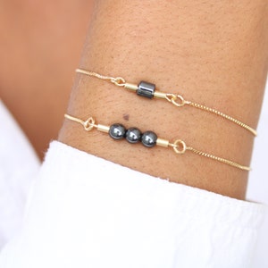 Set aus zwei Hämatit Edelstein Armbändern,