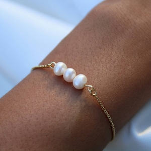 Pearl gold bracelet, June Birthstone Bracelet, Birthstone Jewelry,  Pearls Bracelet, Dainty bracelet, Bride jewelry