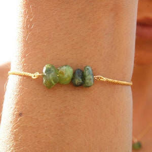 Verstelbare peridotarmband, minimalistische 18K gold filled armband, geboortesteen augustus, sierlijk verjaardagscadeau augustus