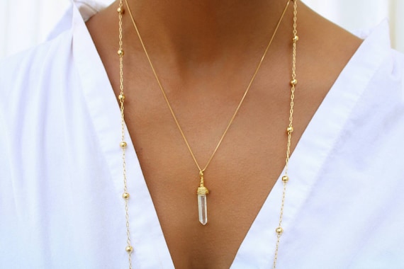 クリアクォーツネックレス：繊細な18金張りクリスタルジュエリー