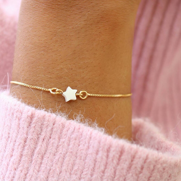 Mother of Pearl Star Bracelet, White Star Bracelet, Gold Chain bracelet , Carved Shell Star Wrist Jewelry , Friendship Bridesmaid Gift