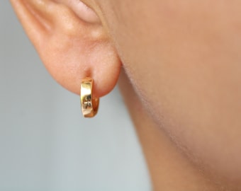 Mini Huggie Earrings, Gold Hoop Earrings, Modern Minimalist Earrings, Tiny Hoop Earrings, Hinged Huggies, Minimalist Trending Earrings