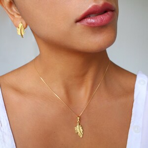 Gold Leaf Jewelry Set,  Dainty gold filled chain, minimalist necklace, chain choker, Gold Layering Necklace