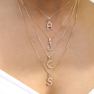 Collar con letra inicial, cadena chapada en oro de 18 k, collar con letra minimalista personalizable en oro, regalo de cumpleaños