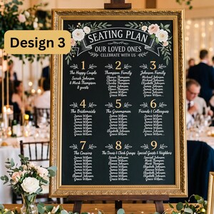 Puede incluir: Un cartel de plan de asientos negro en un marco dorado ornamentado con ilustraciones florales blancas y el texto Design 3, Seating Plan, Our Loved Ones, Celebrate With Us, y una lista de nueve mesas con nombres en tipograf&iacute;a blanca y dorada.