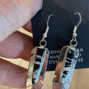 Boucles d'oreilles pendantes incrustées de style zuni en argent sterling, bijoux amérindiens faits main à prix avantageux, cadeau spécial ou collection pour couple au choix
