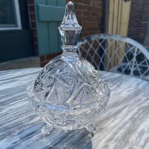 Elegant footed small candy or nut dish with lid. Crystal pinwheel pattern