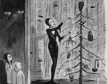 Puede incluir: Una ilustración en blanco y negro de una familia decorando un árbol de Navidad espeluznante. El árbol está decorado con una variedad de adornos, incluyendo una araña, una calavera, un murciélago y un fantasma. La familia está vestida de blanco y negro. La imagen está ambientada en una habitación oscura con una araña de araña.