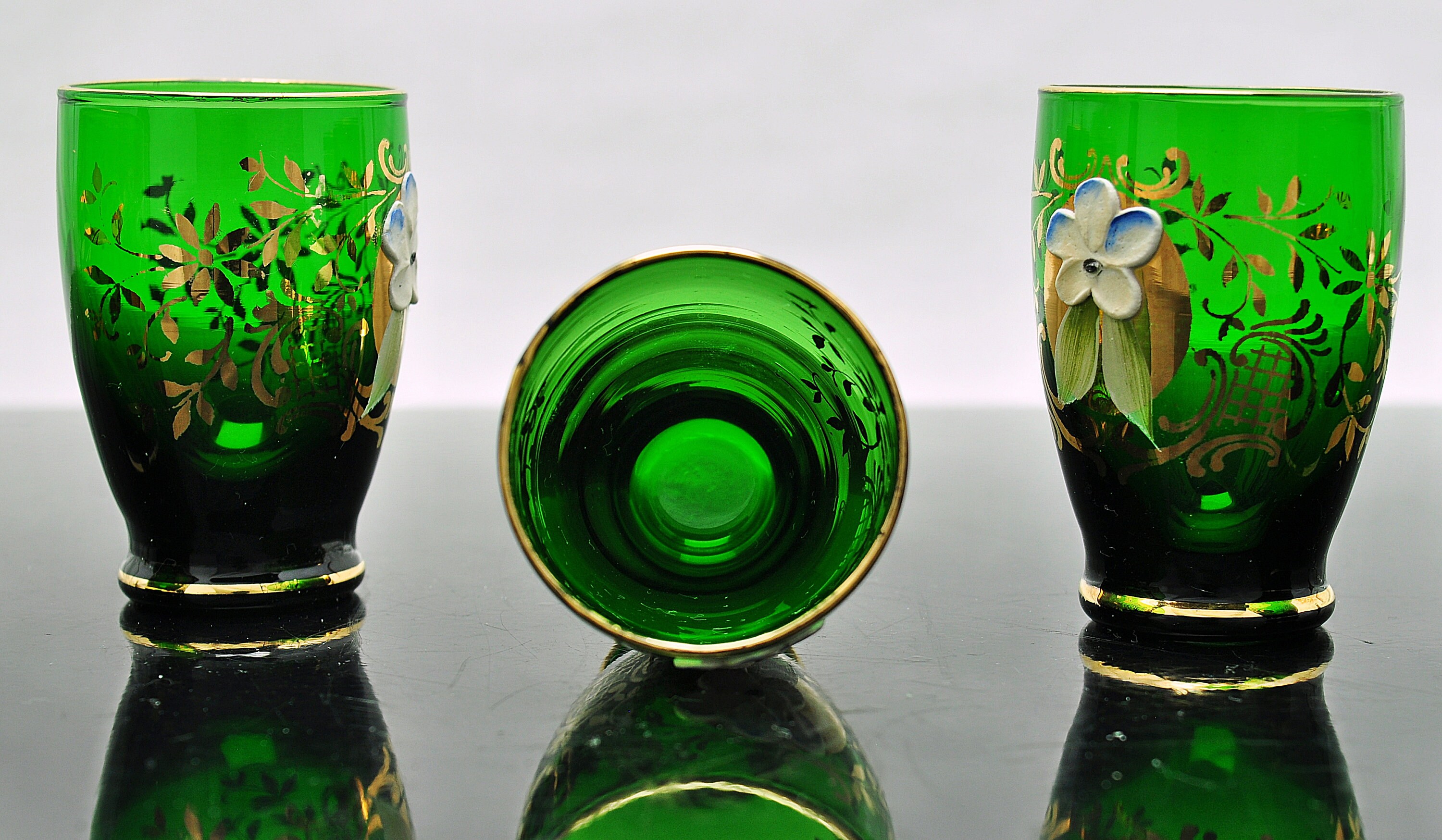 緑と金色の花柄ガラスグラスセット サンエスグラス】花柄ガラスコップ 5個セット - メルカリ