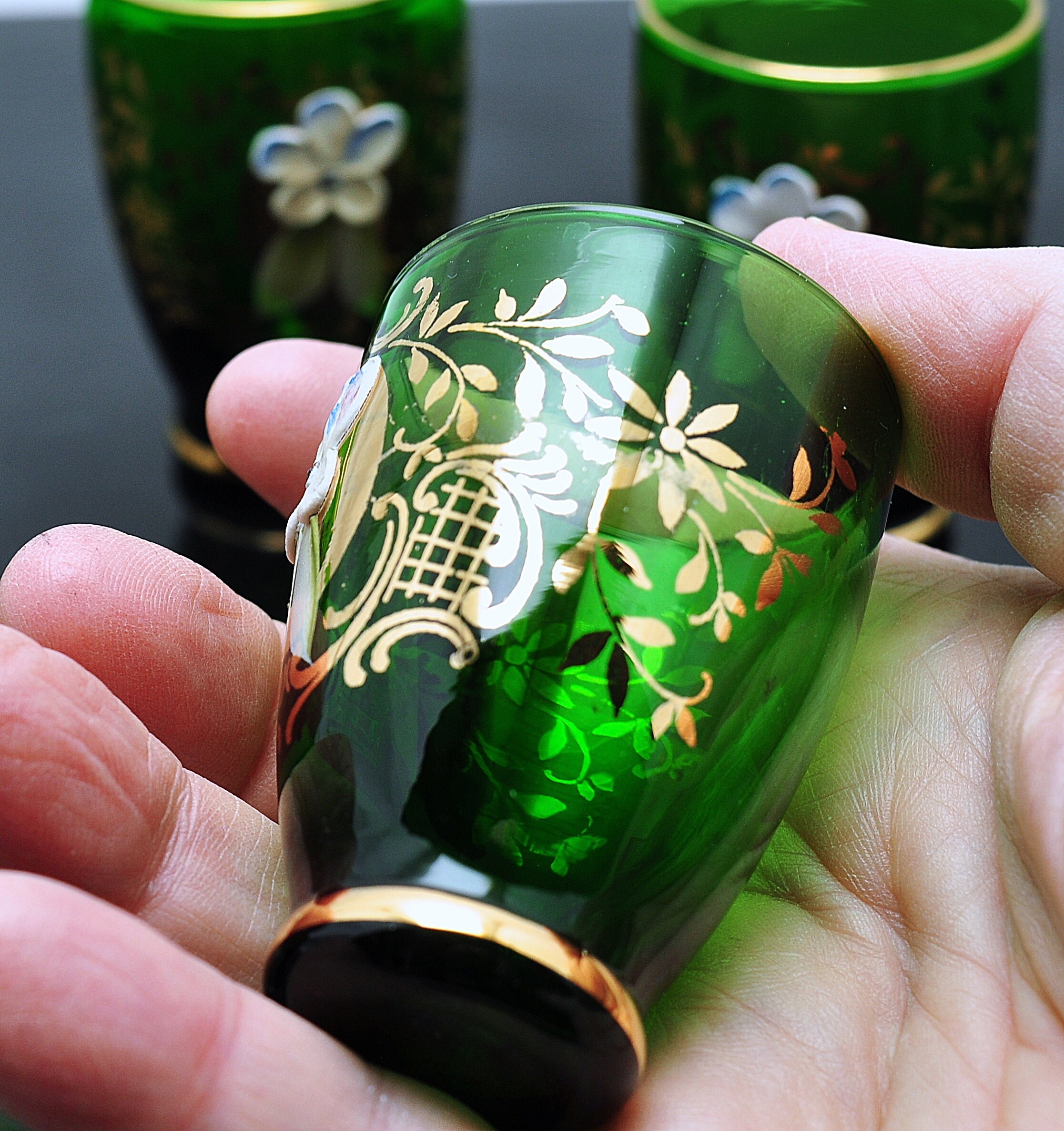 1950年代 トレ・フオチ グリーンショットグラス エナメル 花柄 金鍍金