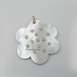Colgante inicial de la letra de diamante pavimentado, colgante de dijes del alfabeto, colgante inicial de flor de diamante pavimentado