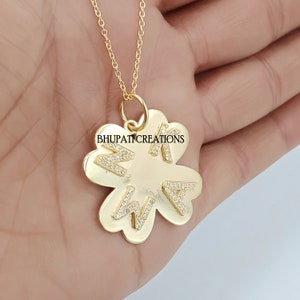 Colgante inicial de la letra de diamante pavimentado, colgante de dijes del alfabeto, colgante inicial de flor de diamante pavimentado