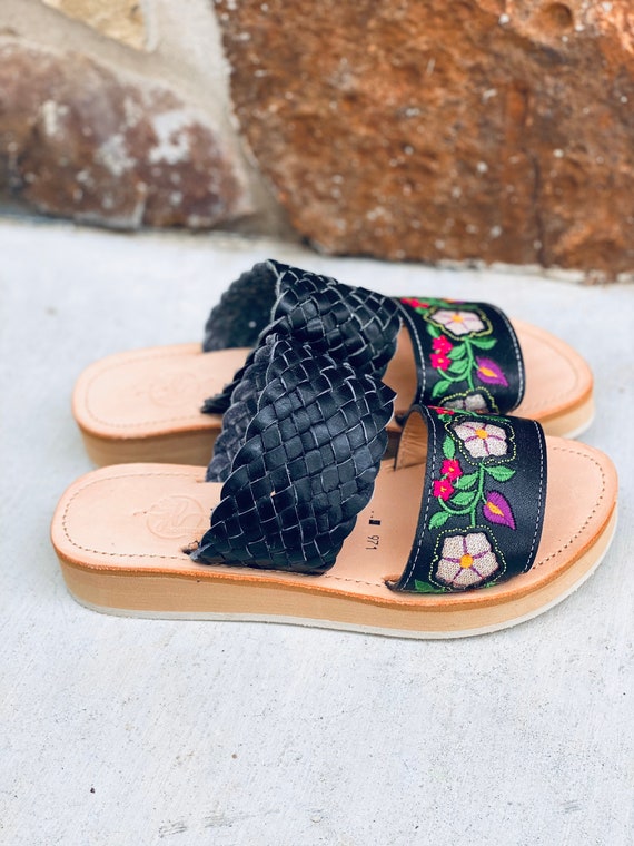 Black huaraches on clearance people