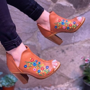 Leren Mexicaanse borduurlaarzen met open neus - Boho hippie Mexicaanse stijl Alle maten-5-10 Leren schoen met hoge hak Brick Cognac
