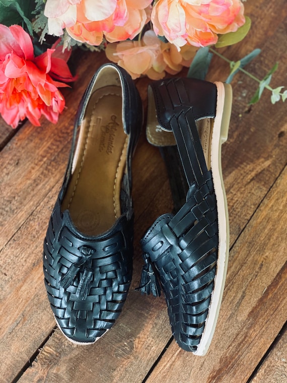 size 5 huaraches black