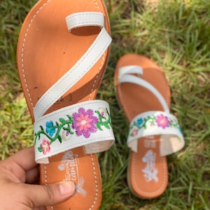 Huarache embroidered Leather sandal All Sizes Boho- Hippie Vintage Mexican Style- Sandalia artesanal bordada leather Final sale