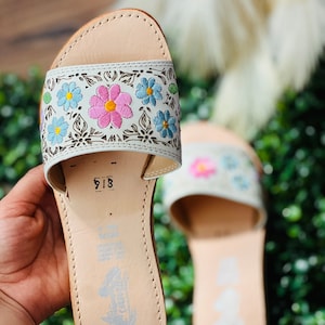 Huarache embroidery flowers  Sandal All Sizes Boho- Hippie Vintage Mexican Style- Sandal Huarache leather cute sandals for her