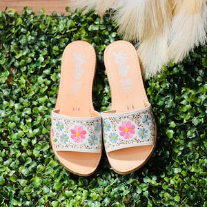 Huarache embroidery flowers Sandal All Sizes Boho- Hippie Vintage Mexican Style- Sandal Huarache leather cute sandals for her image 3