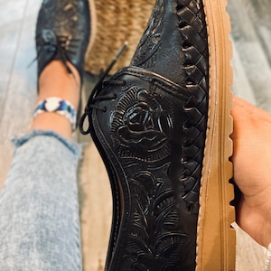 Huarache Otoño Cincelado Mexican style Boho Hippie All sizes- 5-10 leather shoe tooled black genuine premium bovine leather Loafers
