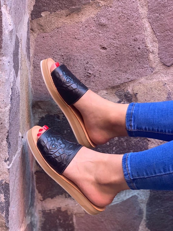 Huarache Sandal All Sizes Boho- Hippie Vintage Mexican Style- Sandal  Huarache leather Black tooled Venecia