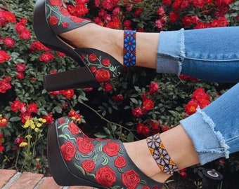 Zapatos de tacón mexicanos de cuero para bodas, estilo boho hippie, todos los tamaños, zapatos de cuero con tacón bajo bordado, sandalias huarache, zapatos artesanales.
