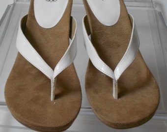 Route 66 women's wedge thong sandals /white strap brown sole wedge sandals/ size 9.5M