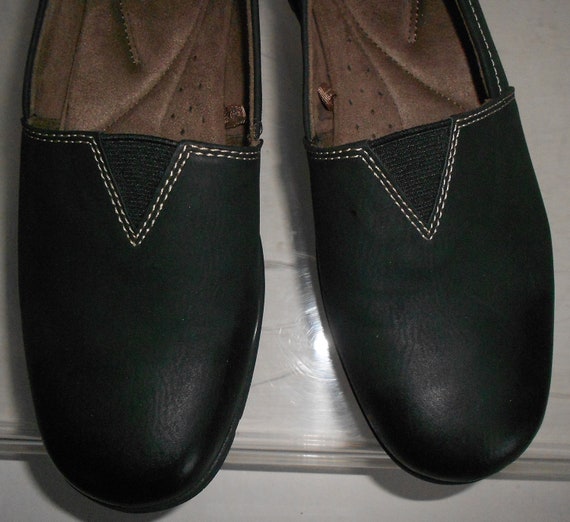 Naturalizer leather flat shoes/black memory foam … - image 3