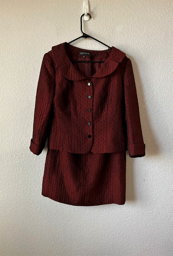 Jones New York size 10  burgundy 2 pcs skirt suit/