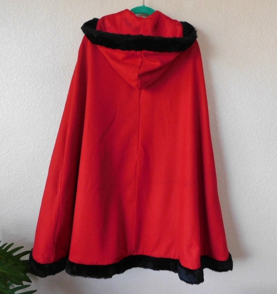 Rare Storybook size L heirlooms red hoodie poncho 