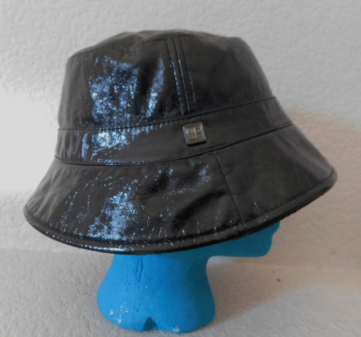 LE Black Reversible Rain Hat/shiny 