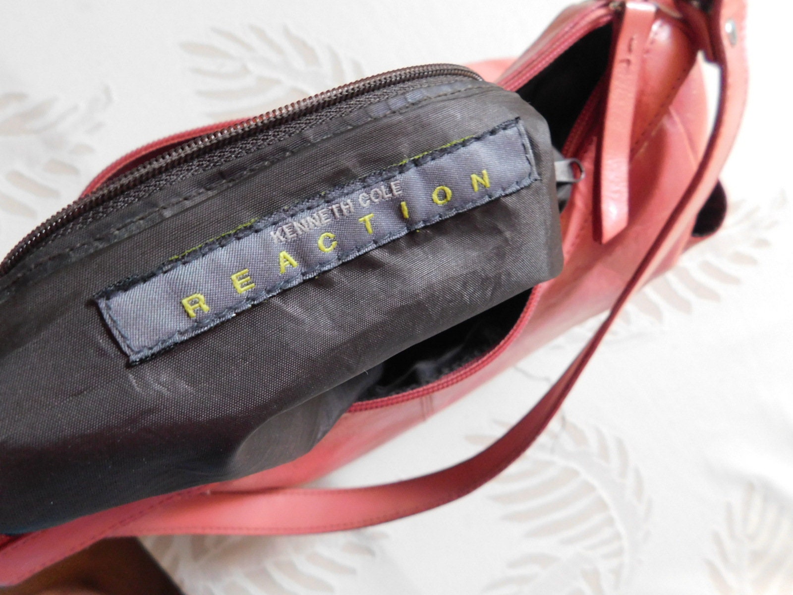 Kenneth cole men's pebbled messenger clearance bag