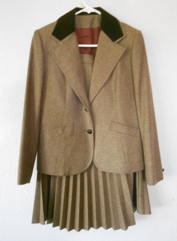 Vintage size 8 wool tweed jacket skirt 2 pc suits… - image 1