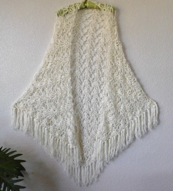 Crocheted bridal ONE SIZE ivory shawl/beautiful br