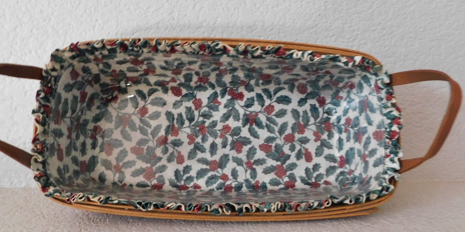 Longaberger X-mas Hand Woven Basket/x-mas Berry & Plastic Liner