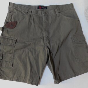 Wrangler ripstop size 42  men's carpenter's shorts/two side pockets snap button cotton shorts/functional unique design carpenter shorts
