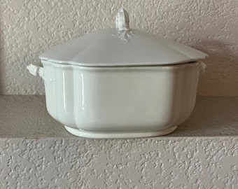 T&R Boote royal premium England white soup tureen/vintage 1890 royal premium soup tureen/vintage ornate handle,shape soup tureen