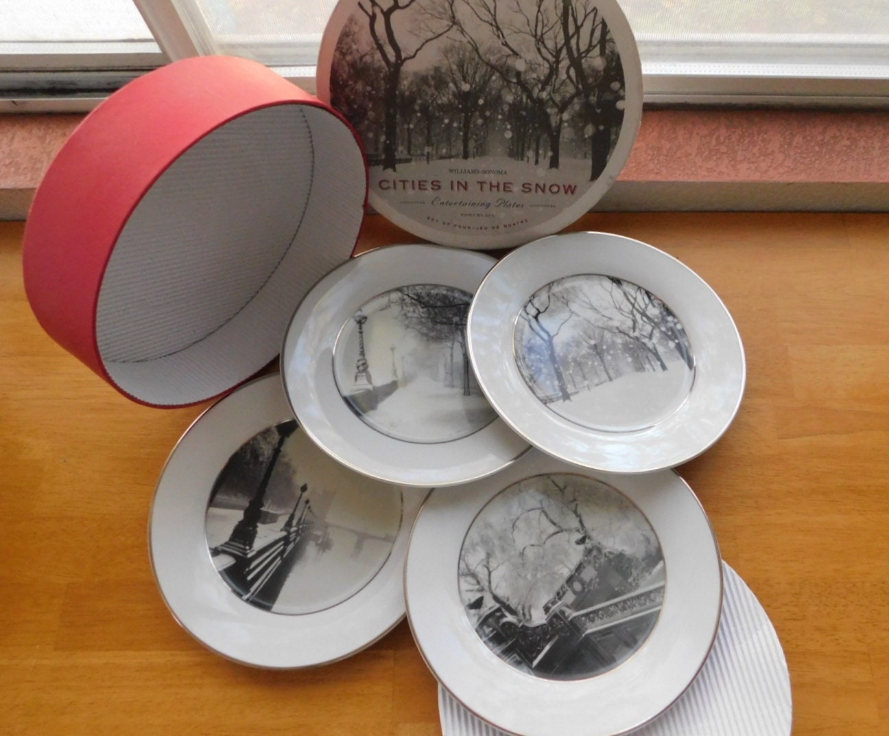 Collectible Williams Sonoma 4 Plates/4 Cities in the Snow Williams