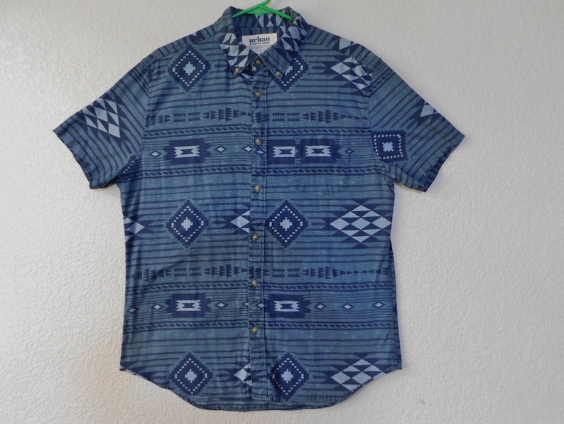 Men/'s cotton short sleeve button down shirtUrban PipelineAztec themesize L
