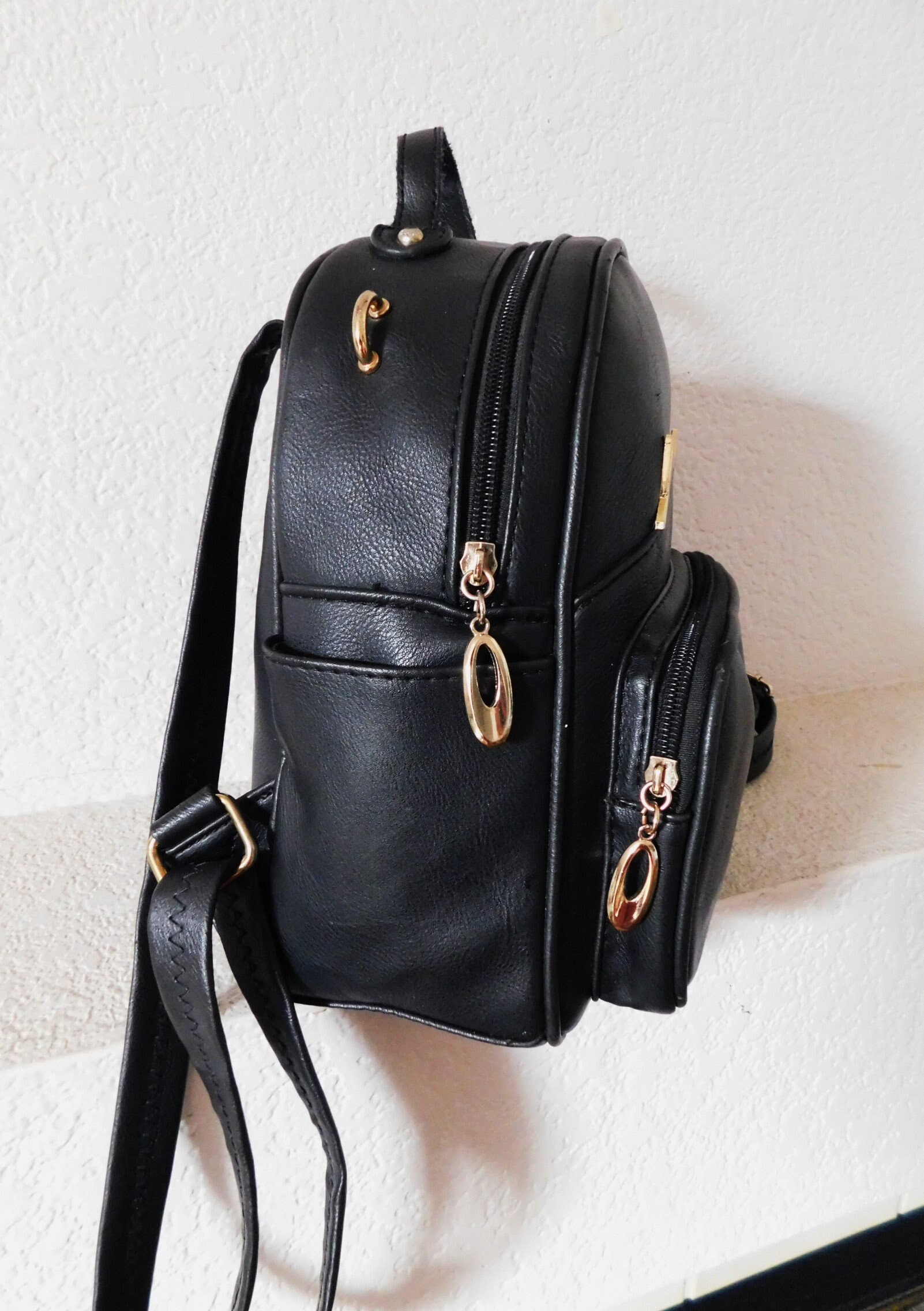 caviar leather backpack Chanel Black Quilted CC Filigree Backpack Mochilas Adidas Climacool bark-week Exterior Front Discolored Scratched Color:FRENCH BLUE GINGHAM