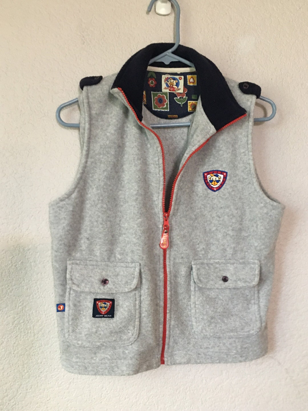 Cute Bear Kid's Size 16 Fleece vest/red Zipper 2 Logos Kid's Fleece vest/gray Blue Red Cute Vest
