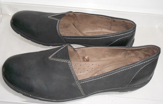 Naturalizer leather flat shoes/black memory foam … - image 2