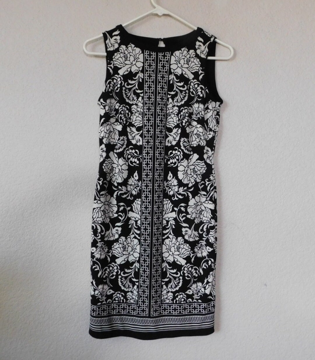 black white market dresses White House Black Market Size XSP Sleeveless Dress/black White Floral  Pattern Dress/beautiful A- Line Black White Stretchable Dress