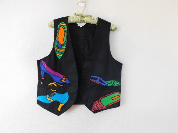 Silkscapes women's vest/black with colorful shoes