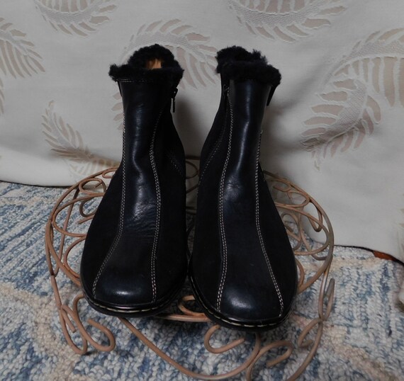 Sofft size 8M women's black leather ankle boots/b… - image 3