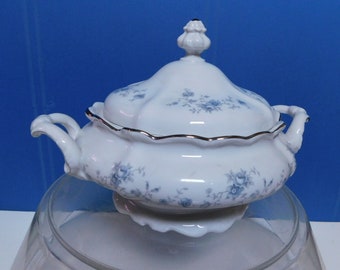 Johann haviland Bavaria lidded casserole dish /white blue floral lidded casserole dish/silver trim handle and top lidded casserole dish