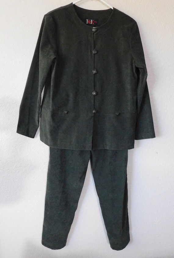 1990's R & K women's two piece pant suit/olive gre