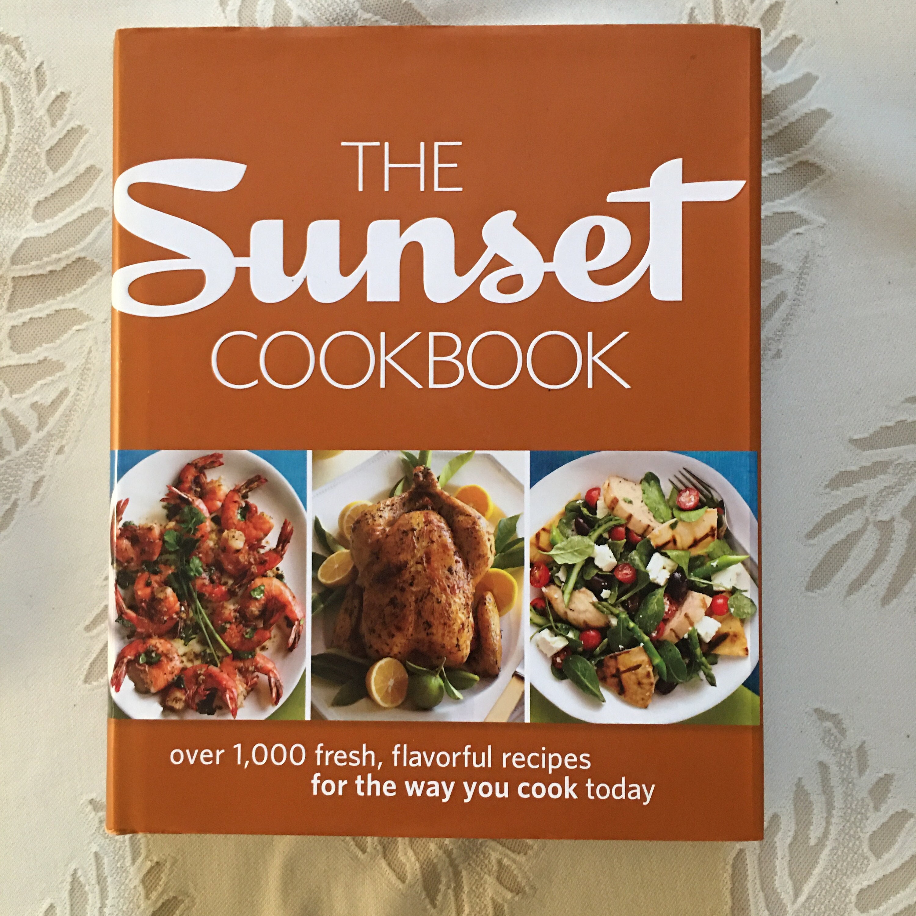 2010 the Sunset Cookbook/margotrue Over 1,000 Recipes Sunset